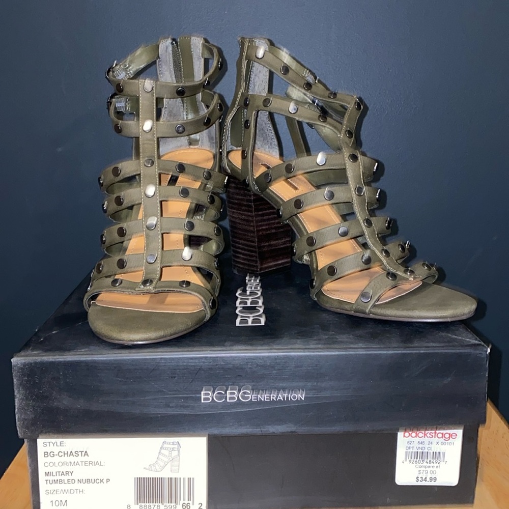 NIB BCBG CHASTA heeled Sandal size 10